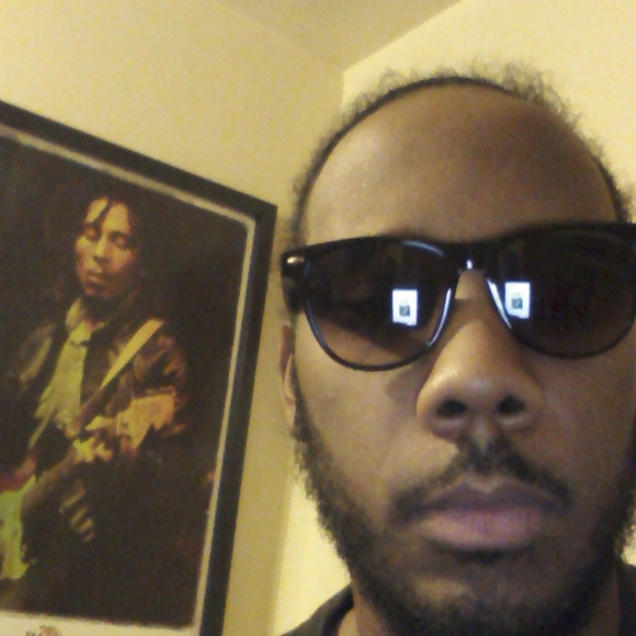 Meet your Posher, Shannon - Picture 2 of 3